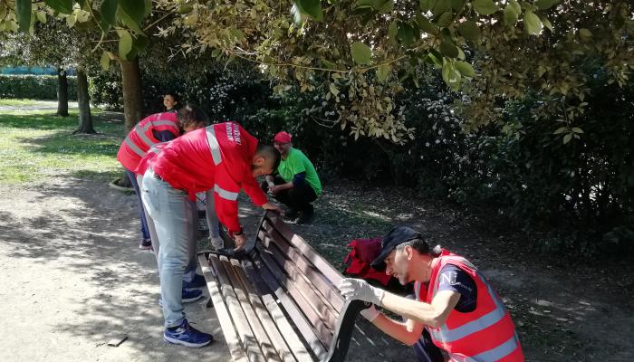 restauro di alcune panchine