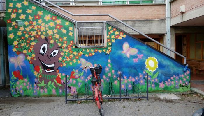Il muro dopo la realizzazione del murale