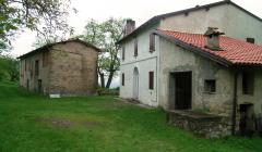 Il luogo dell'ospitalità è la casa per gruppi della Comunità dei frati di Don Dossetti delle Piccola Famiglia dell'Annunziata.